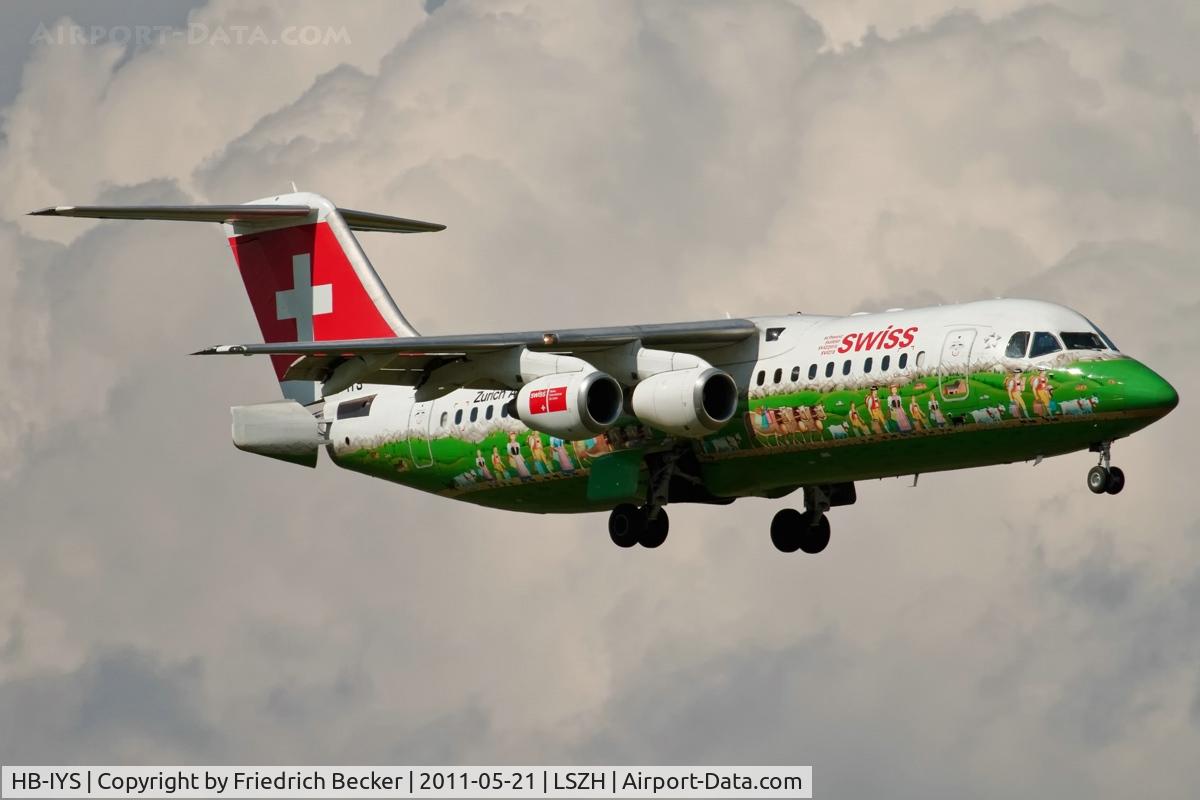 HB-IYS, 2001 British Aerospace Avro 146-RJ100 C/N E3381, on final RW14