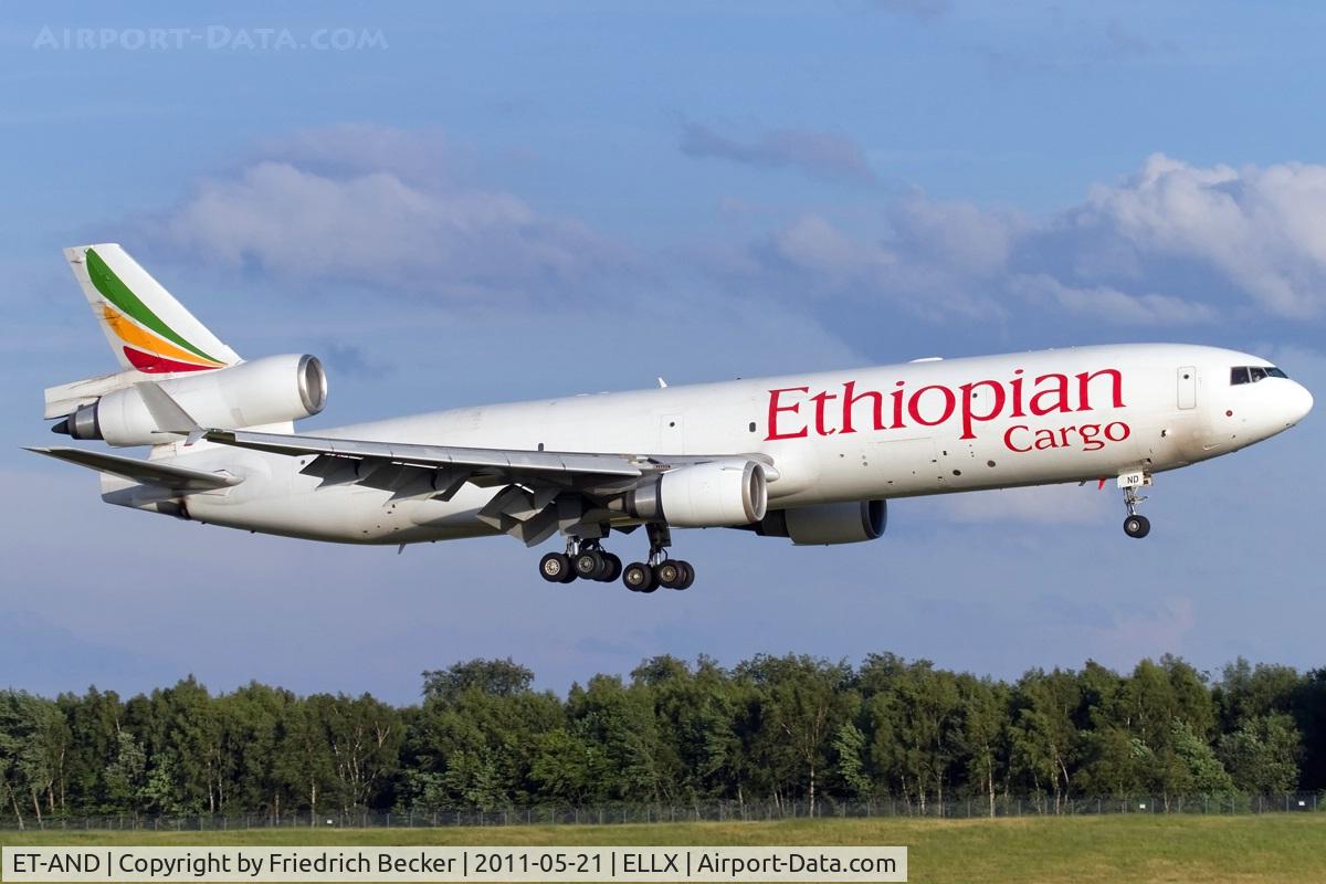 ET-AND, 1998 McDonnell Douglas MD-11F C/N 48780, short final RW24