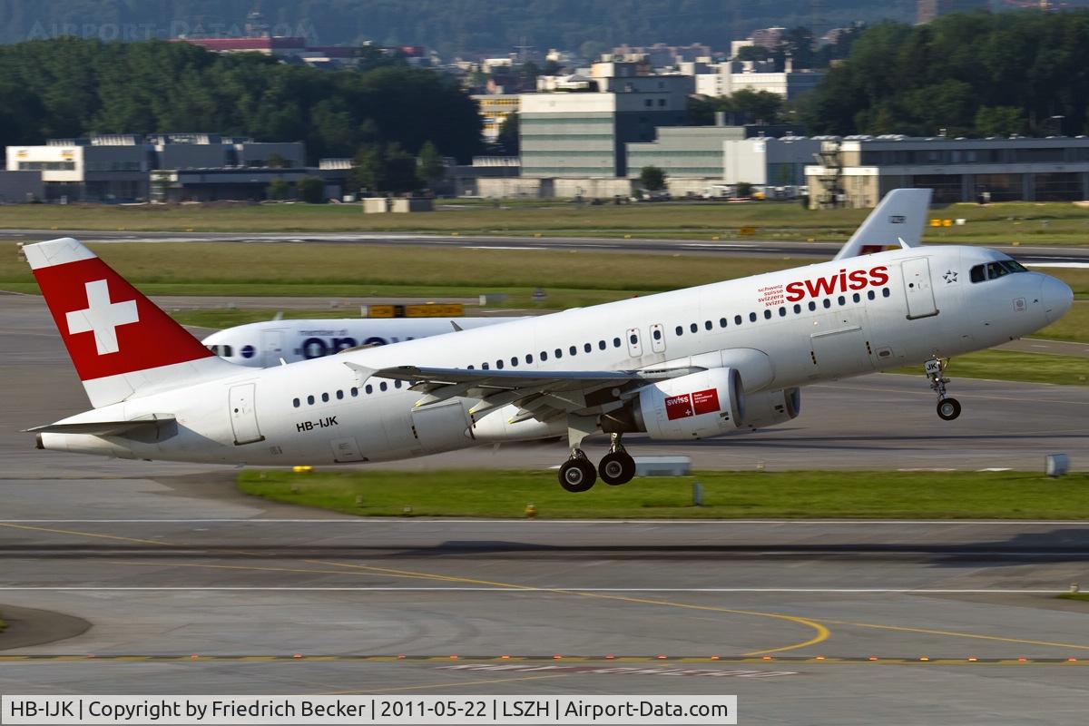 HB-IJK, 1996 Airbus A320-214 C/N 596, departing Zürich
