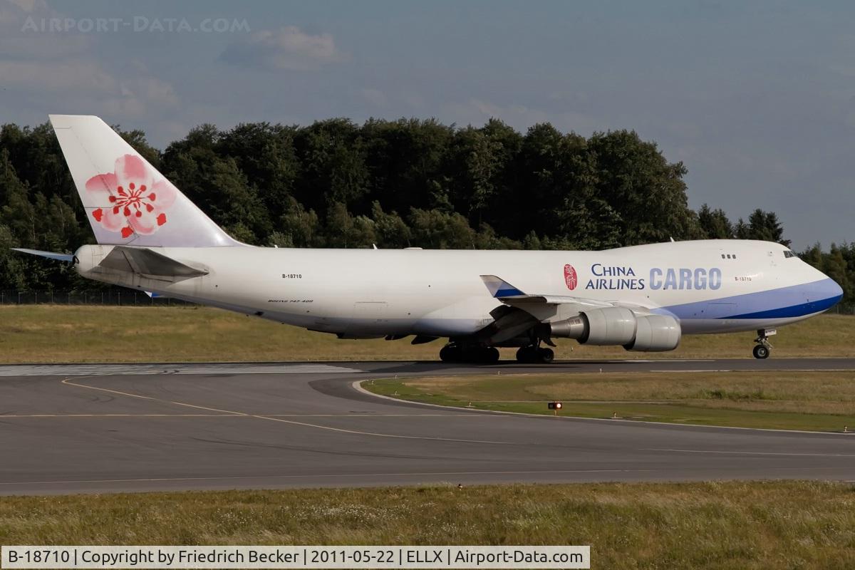 B-18710, 2002 Boeing 747-409F/SCD C/N 30767, line up for departure