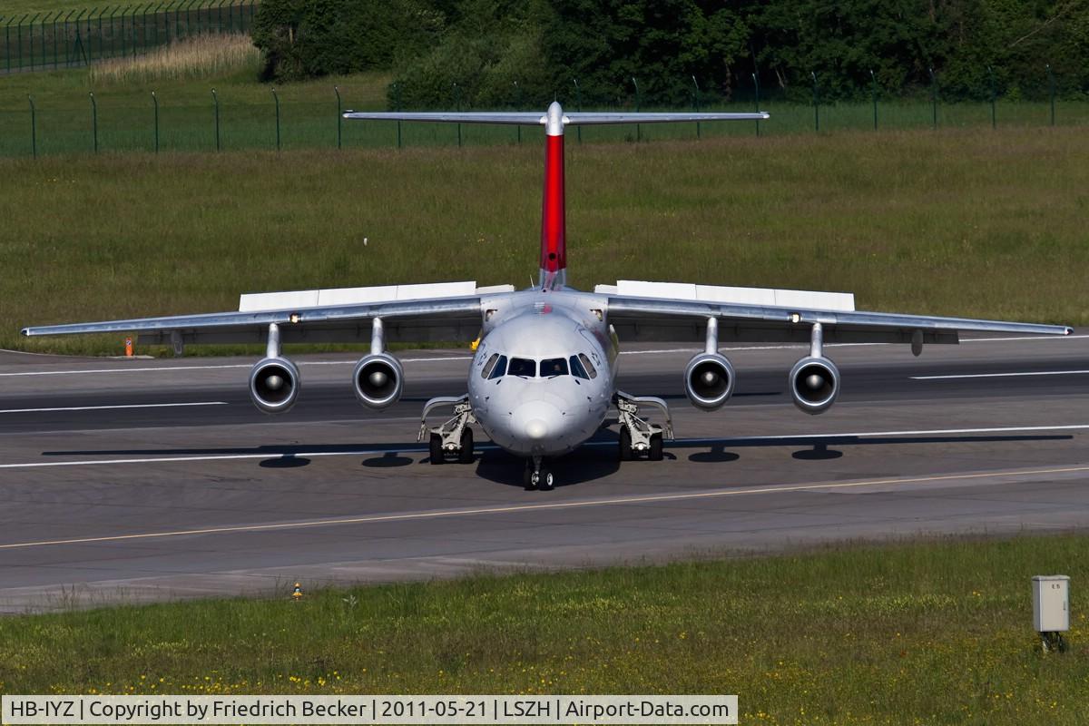 HB-IYZ, 1998 British Aerospace Avro 146-RJ100 C/N 0338, taxying to the gate