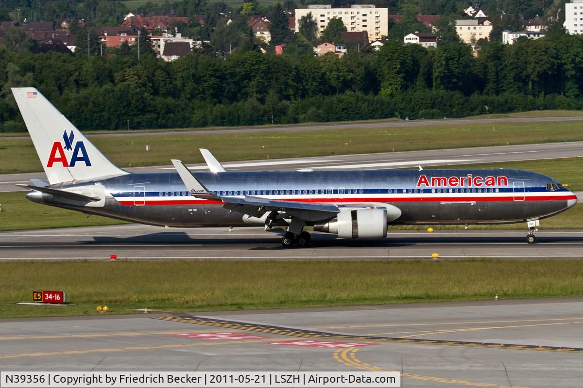 N39356, 1988 Boeing 767-323 C/N 24037, decelerating after touchdown