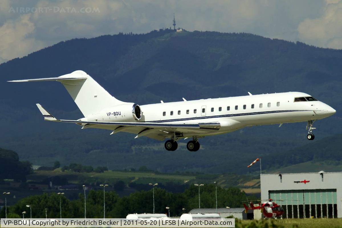 VP-BDU, 2000 Bombardier BD-700-1A10 Global Express C/N 9057, short final