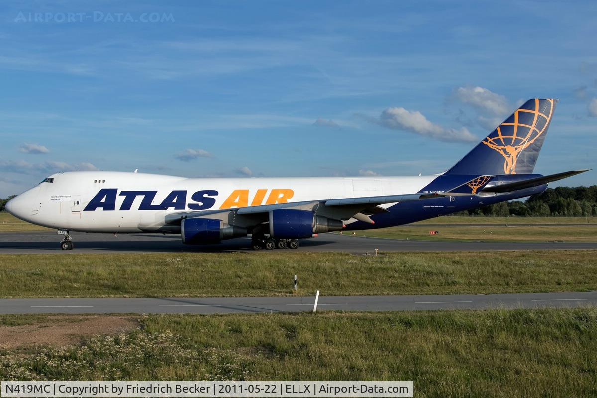 N419MC, 1996 Boeing 747-48EF C/N 28367, taxying to the holding point RW24