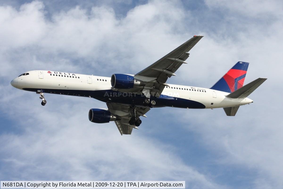 N681DA, 1993 Boeing 757-232 C/N 26957, Delta 757