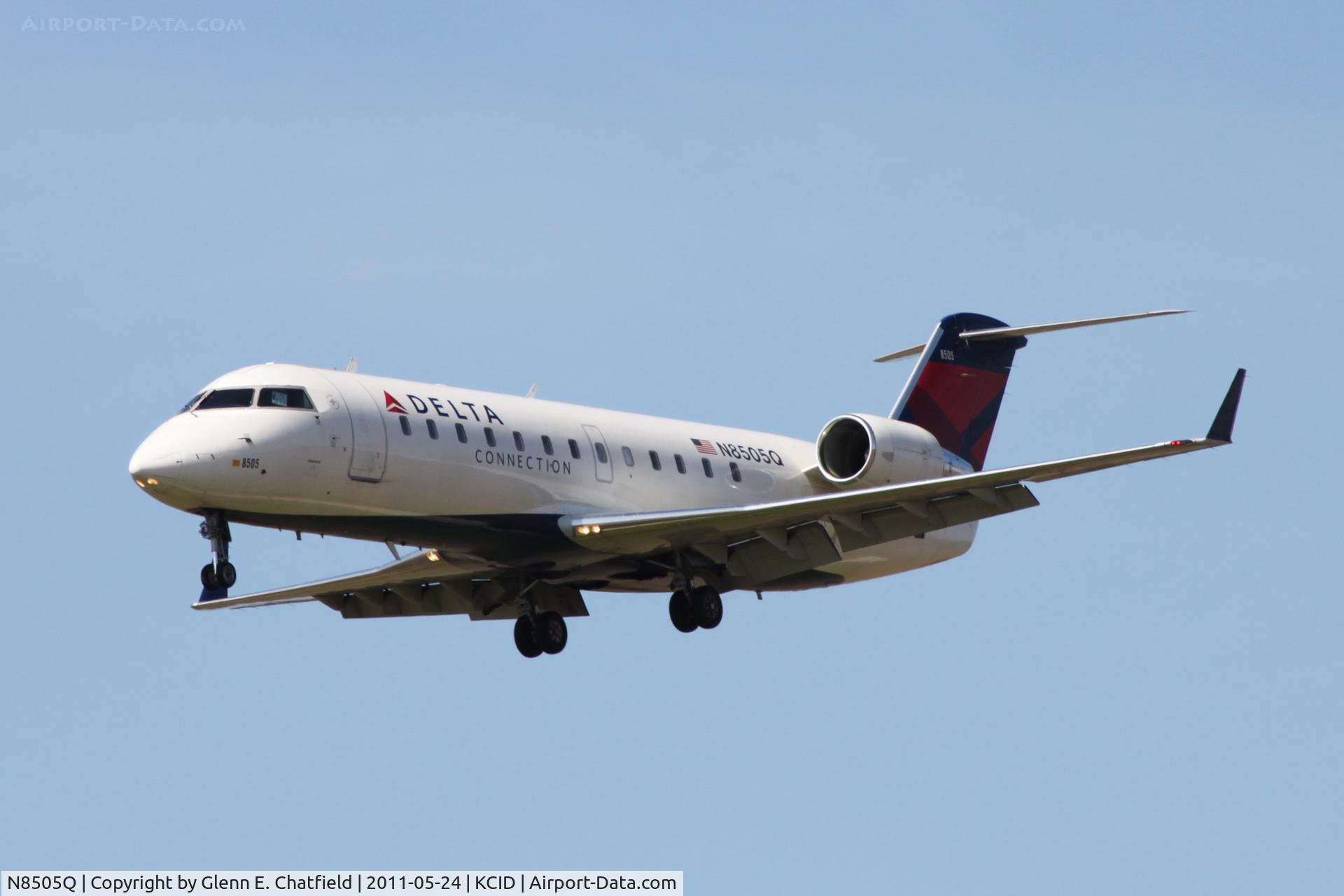 N8505Q, 2001 Bombardier CRJ-200LR (CL-600-2B19) C/N 7505, Final Approach to Runway 9