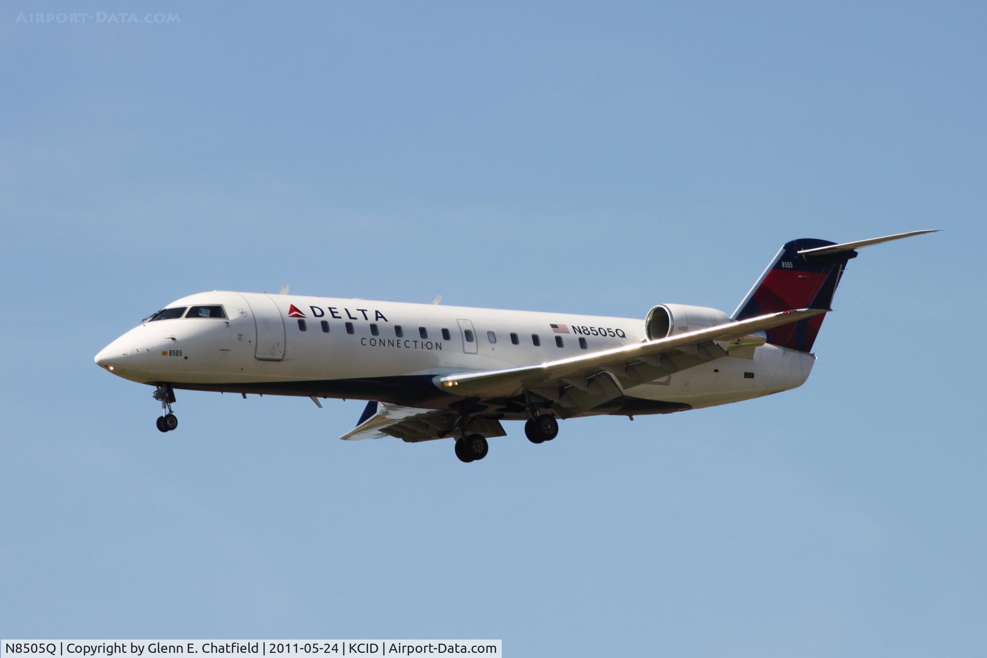 N8505Q, 2001 Bombardier CRJ-200LR (CL-600-2B19) C/N 7505, Final Approach to Runway 9
