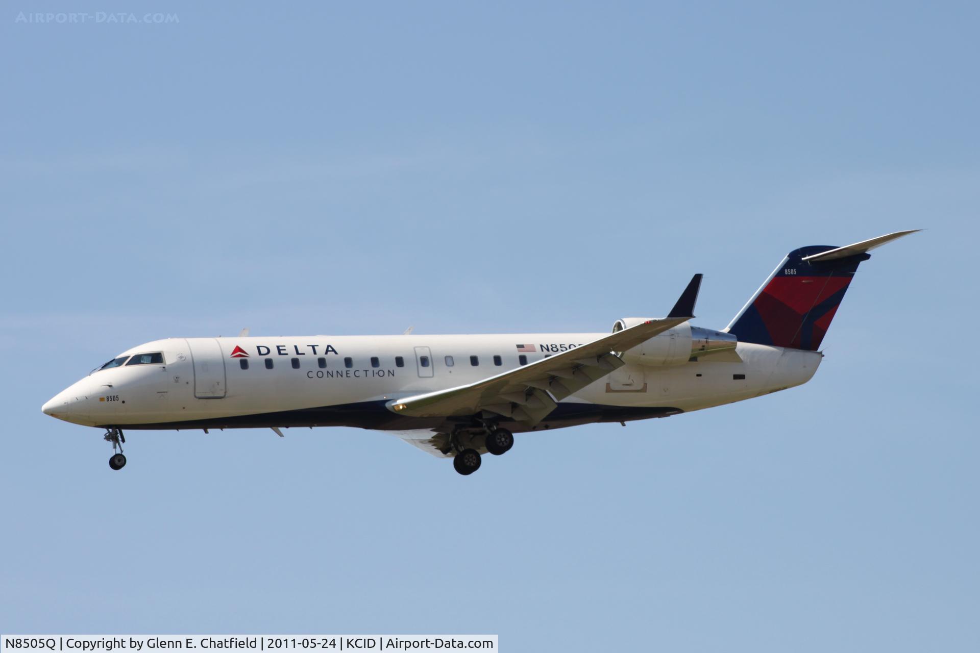 N8505Q, 2001 Bombardier CRJ-200LR (CL-600-2B19) C/N 7505, Final Approach to Runway 9