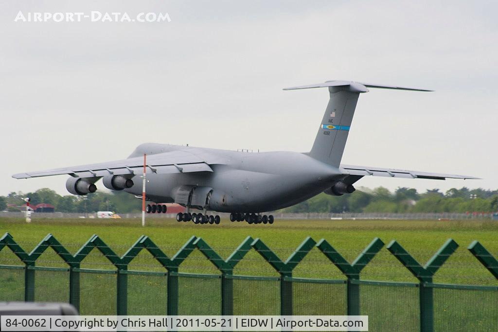84-0062, 1986 Lockheed C-5B Galaxy C/N 500-0086, Touching down on RW28 at Dublin airport