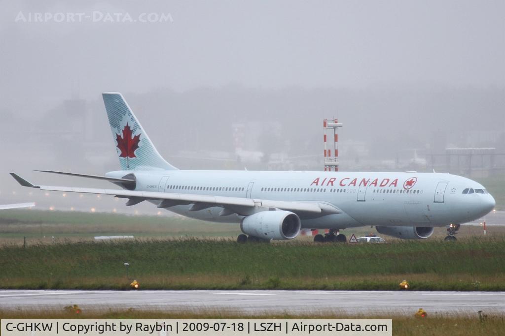 C-GHKW, 2001 Airbus A330-343 C/N 0408, On the way to rwy 18 during heavy rainshowers