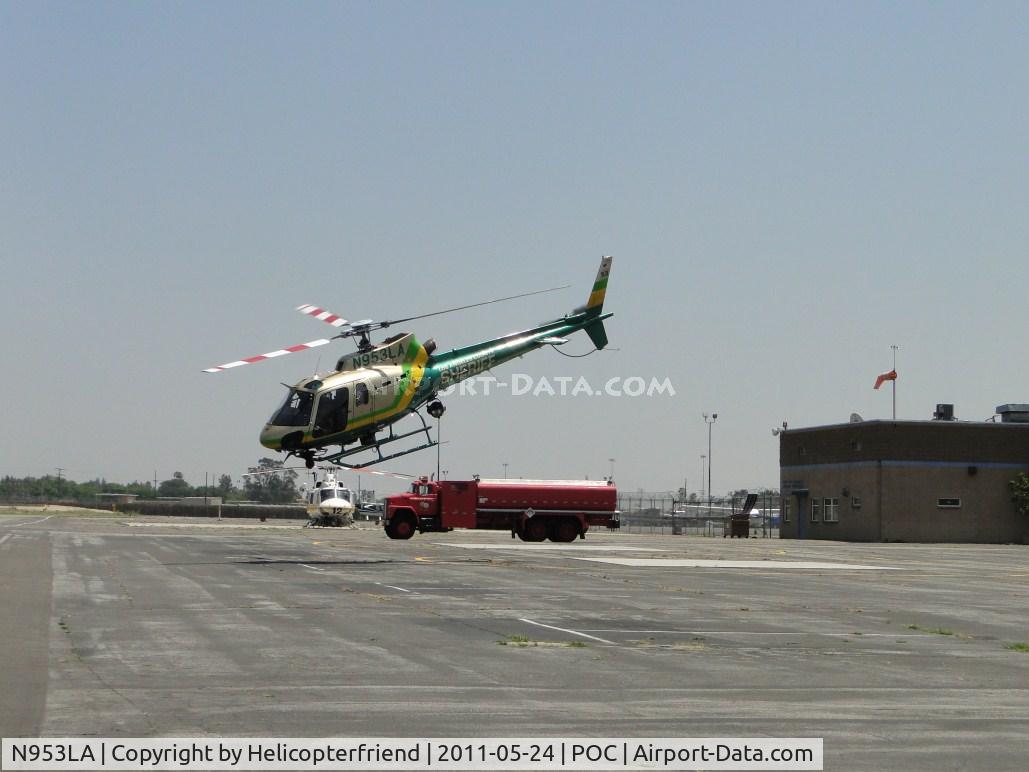 N953LA, Eurocopter AS-350B-2 Ecureuil Ecureuil C/N 4990, Lifting off from helipad enroute to taxiway Sierra