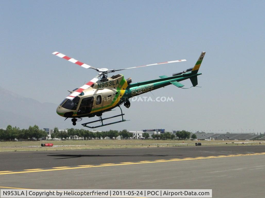 N953LA, Eurocopter AS-350B-2 Ecureuil Ecureuil C/N 4990, Making a hard left to take off westbound on taxiway Sierra