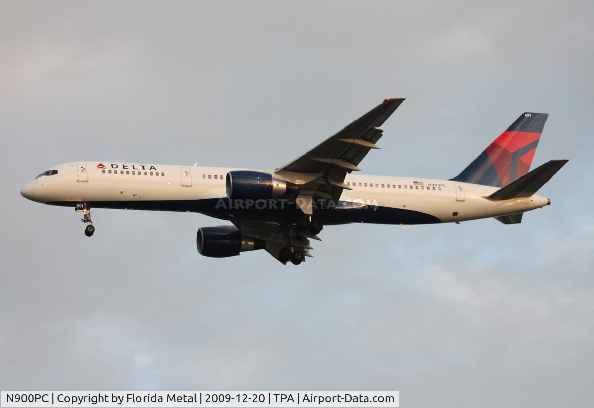 N900PC, 1997 Boeing 757-26D C/N 28446, Delta 757