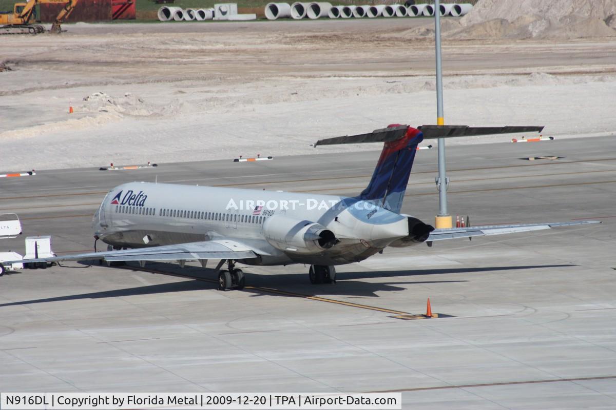 N916DL, 1988 McDonnell Douglas MD-88 C/N 49591, Delta MD-88