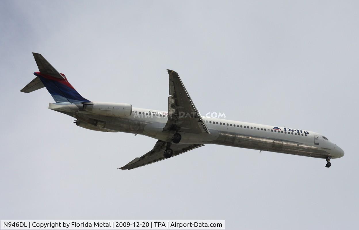 N946DL, 1989 McDonnell Douglas MD-88 C/N 49819, Delta MD-88