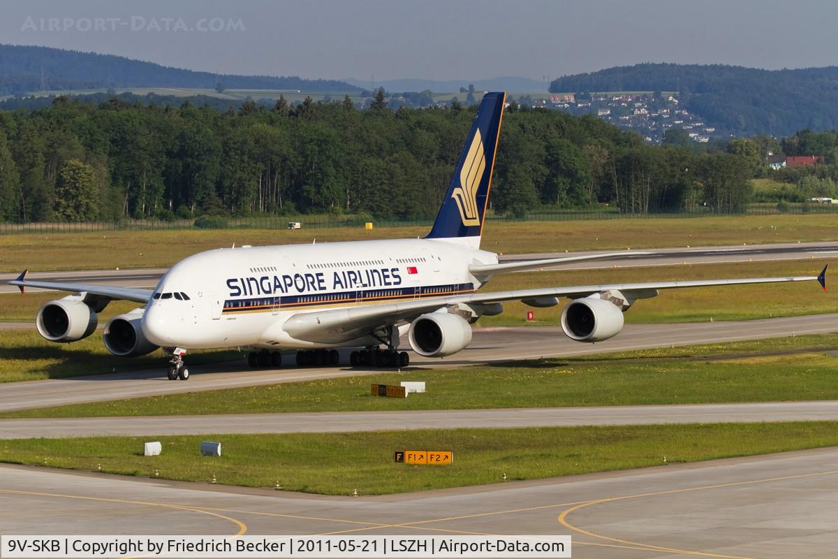 9V-SKB, 2006 Airbus A380-841 C/N 005, taxying to the gate