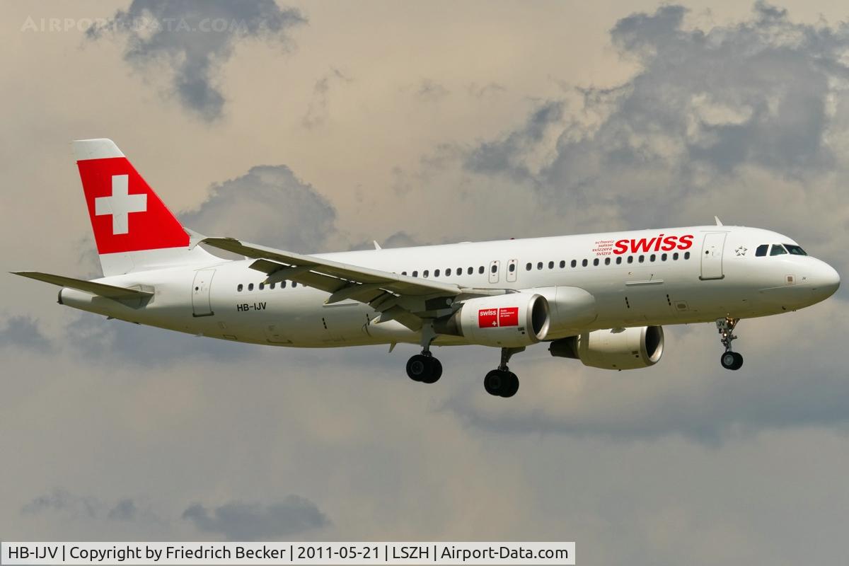 HB-IJV, 2003 Airbus A320-214 C/N 2024, on final RW14