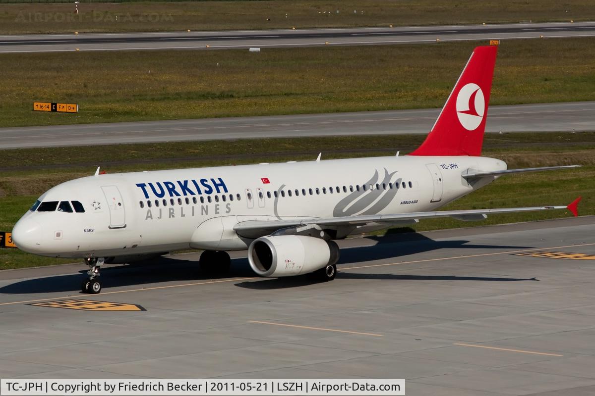 TC-JPH, 2007 Airbus A320-232 C/N 3185, taxying to the gate