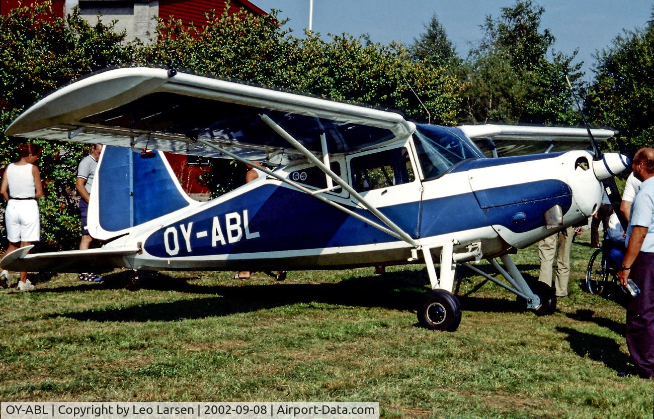 OY-ABL, 1947 SAI KZ VII Laerke C/N 171, Open house Avedøre smal field Copenhagen
8.9.02
