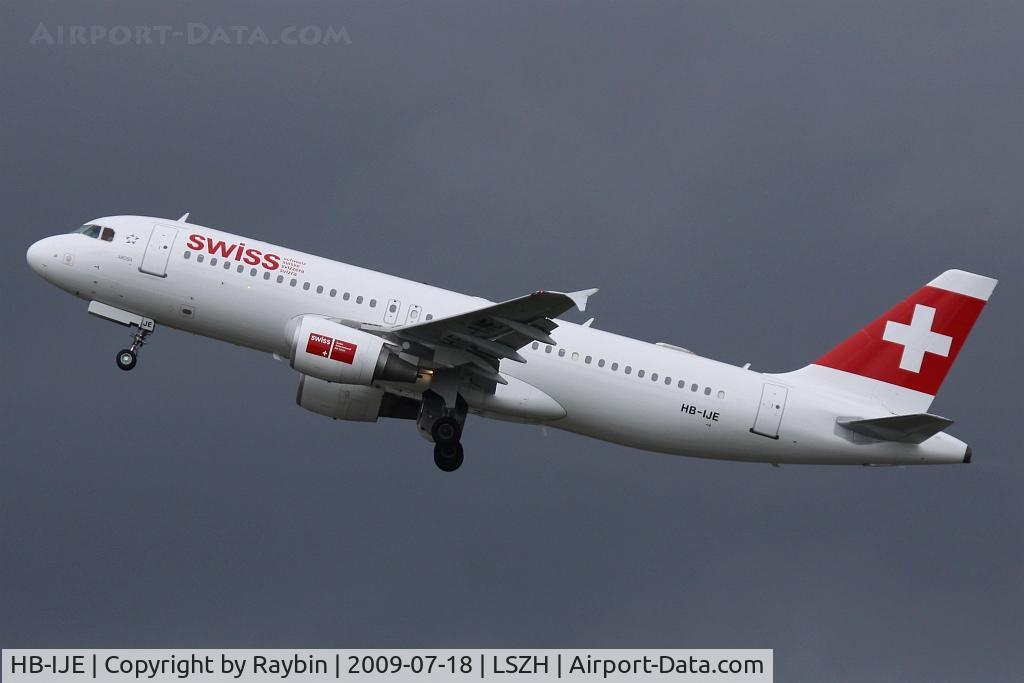 HB-IJE, 1995 Airbus A320-214 C/N 559, Mid-afternoon on a summer weekend. But the weather.....