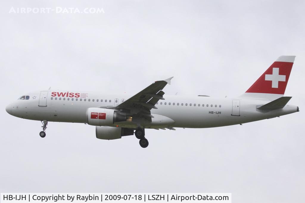 HB-IJH, 1996 Airbus A320-214 C/N 574, morning arrival