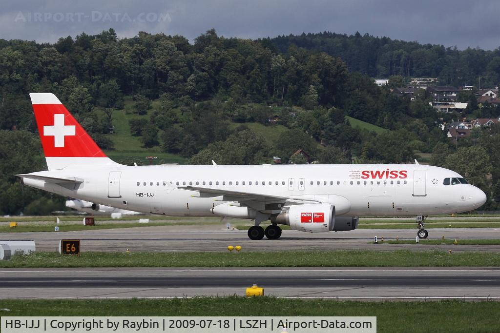 HB-IJJ, 1996 Airbus A320-214 C/N 585, Sunny between 2 showers