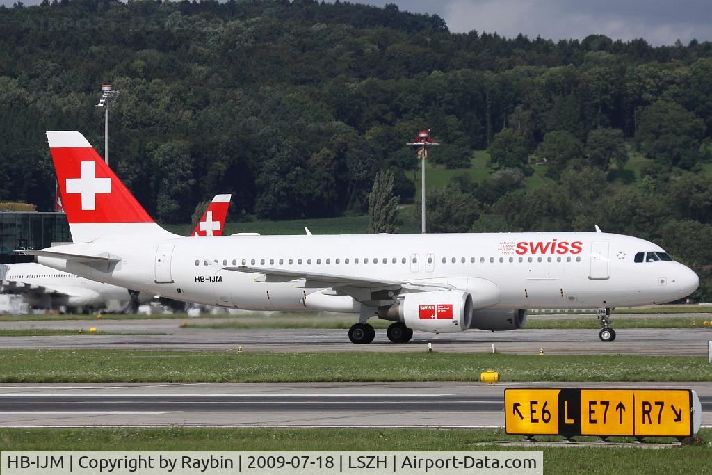 HB-IJM, 1996 Airbus A320-214 C/N 635, On the way to dock B