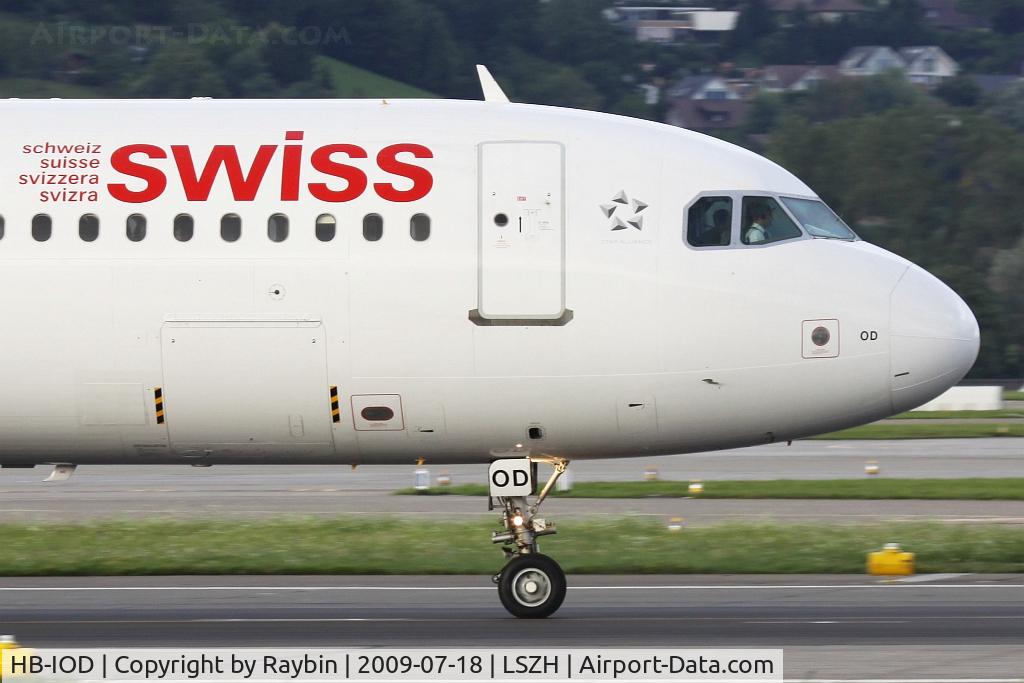 HB-IOD, 1995 Airbus A321-111 C/N 522, Close-up