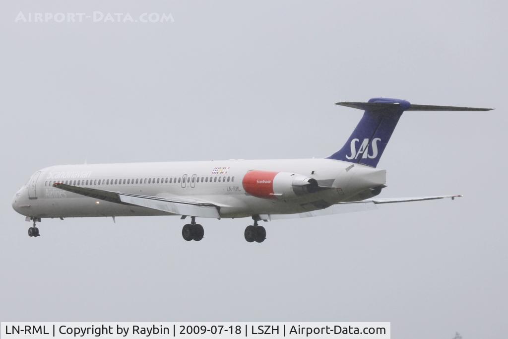 LN-RML, 1991 McDonnell Douglas MD-82 (DC-9-82) C/N 53002, morning arrival