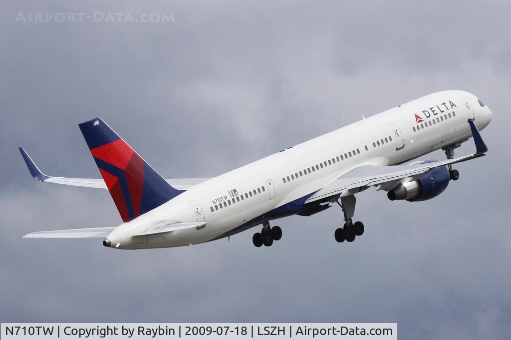 N710TW, 1997 Boeing 757-2Q8 C/N 28169, starting from rwy 18