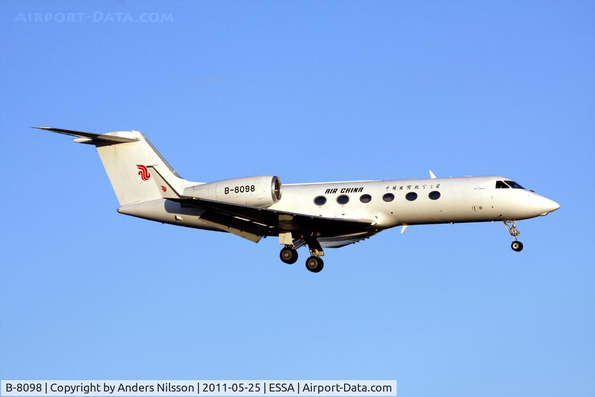 B-8098, 2007 Gulfstream Aerospace GIV-X (G450) C/N 4076, Landing runway 26.