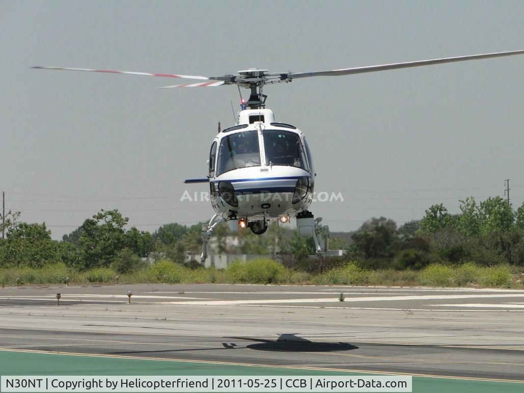 N30NT, 2007 Eurocopter AS-350B-2 Ecureuil C/N 4352, Appears to be checking out photographer with camera