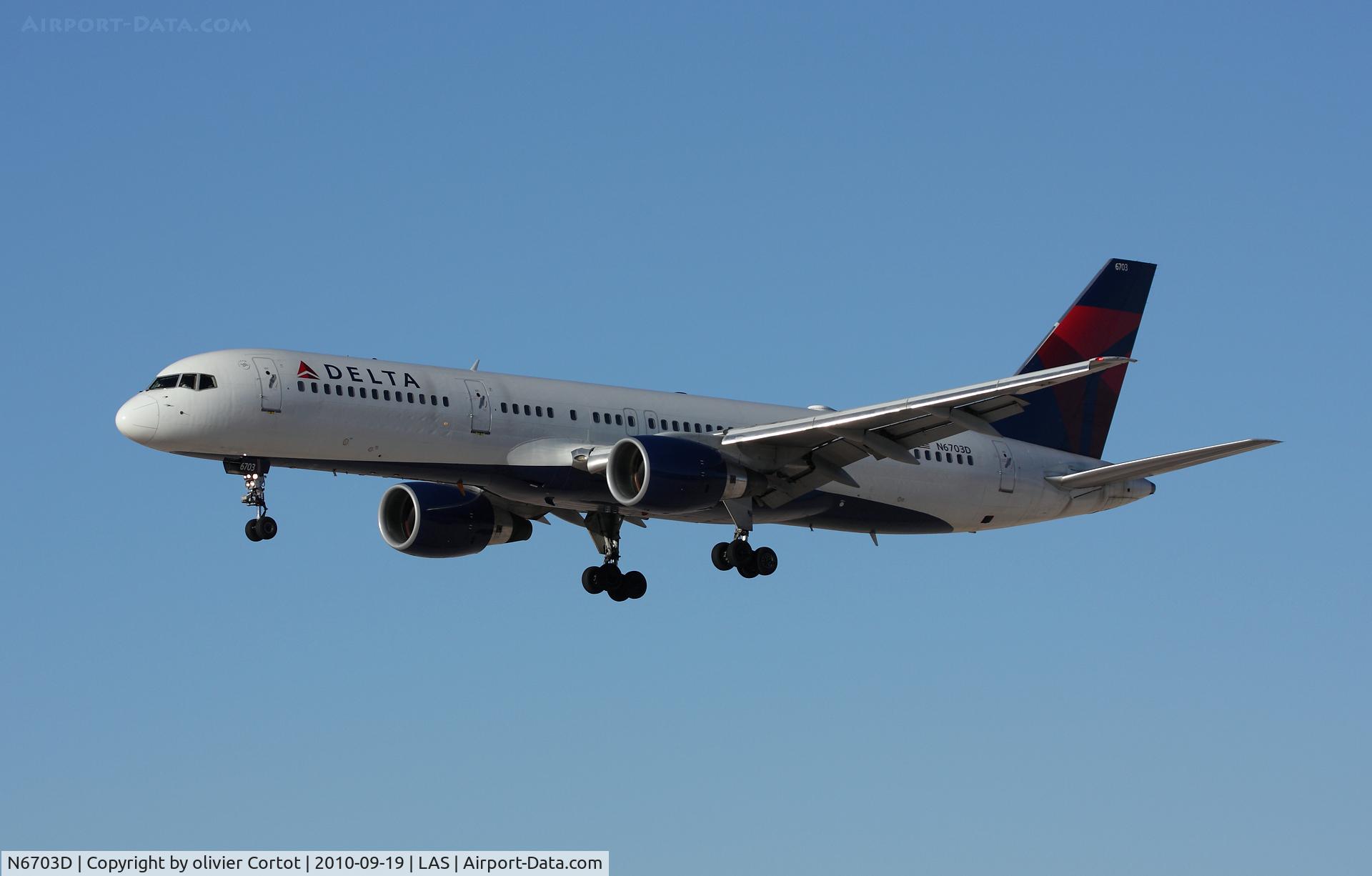 N6703D, 2000 Boeing 757-232 C/N 30234, landing at las vegas