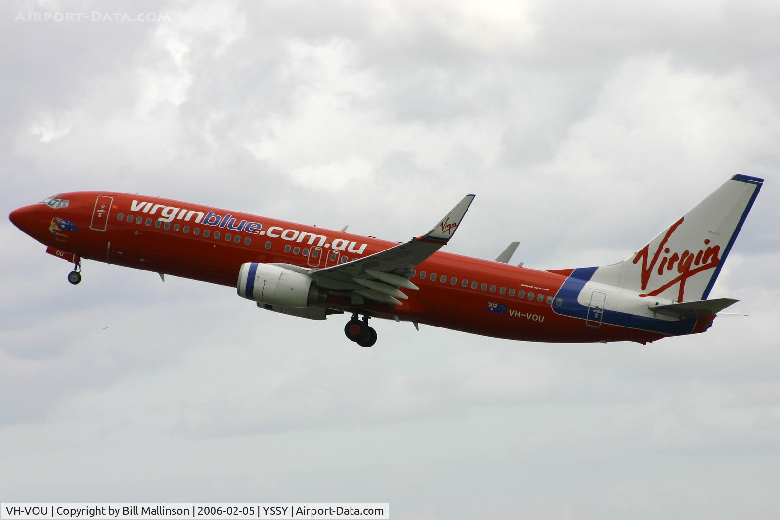 VH-VOU, 2004 Boeing 737-8Q8 C/N 30665, away from 16R