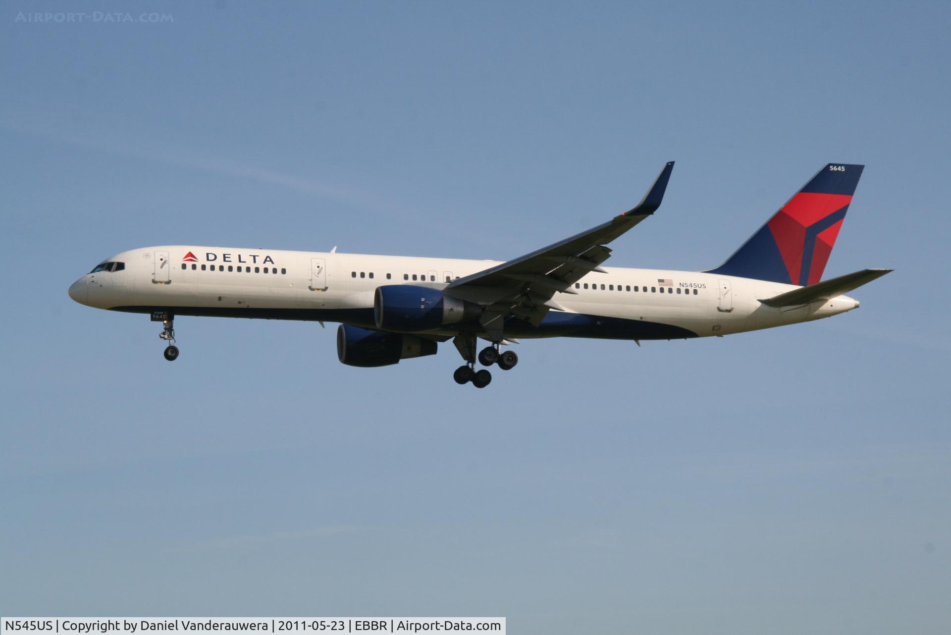 N545US, 1996 Boeing 757-251 C/N 26492, Arrival of flight DL140 to RWY 25L