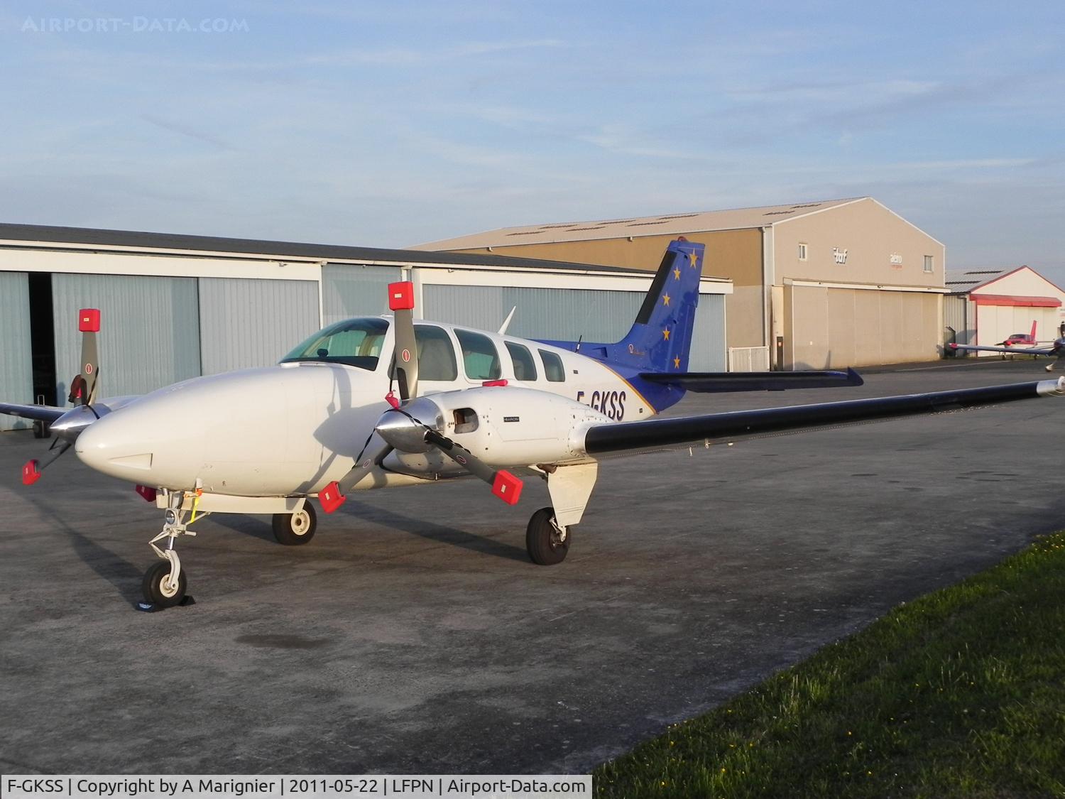 F-GKSS, 1971 Beech 58 Baron C/N TH-154, Back from LFRS in the sunset at Air & Compagnie