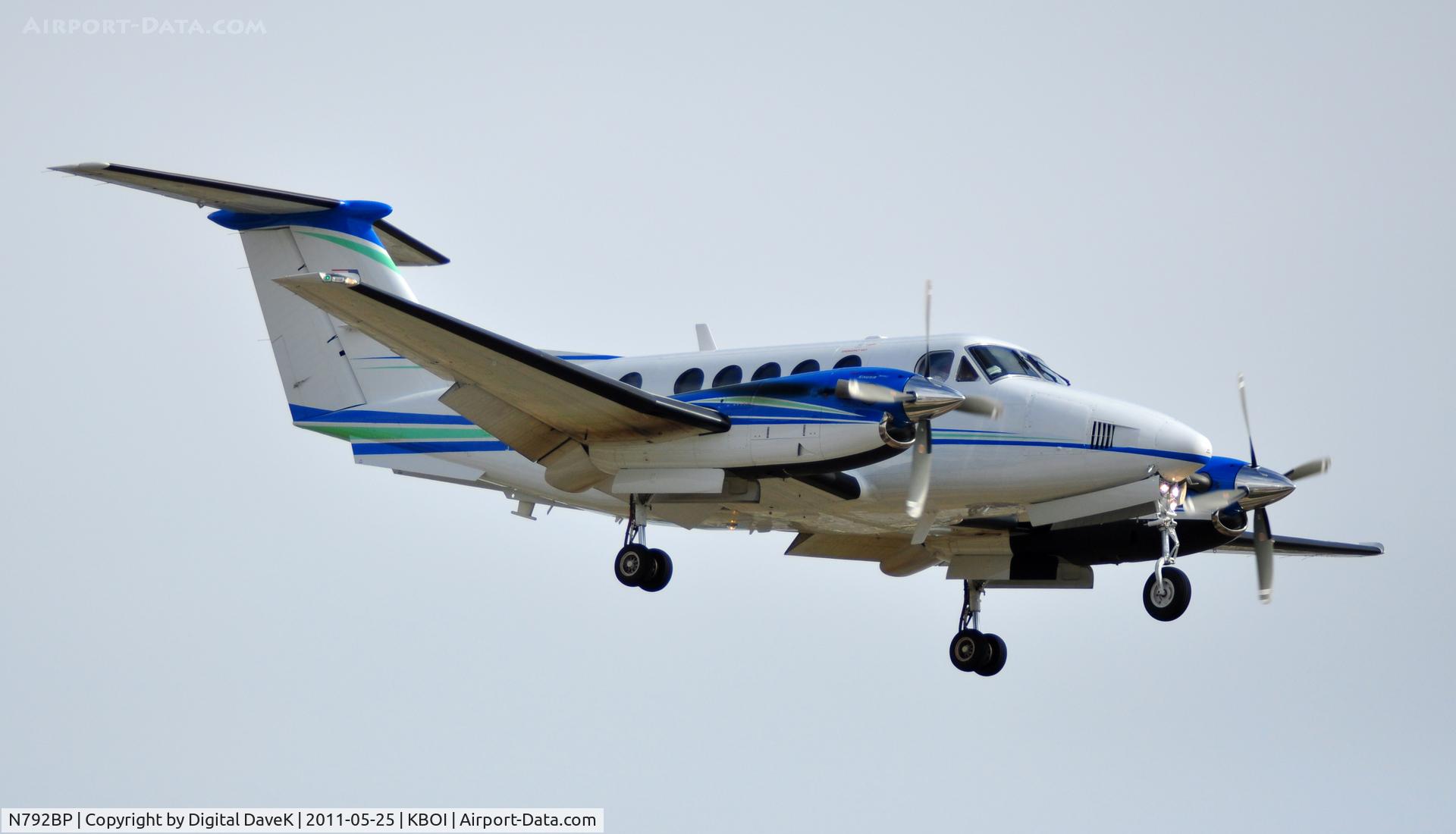 N792BP, 2007 Hawker Beechcraft B200GT King Air C/N BY-10, On Approach