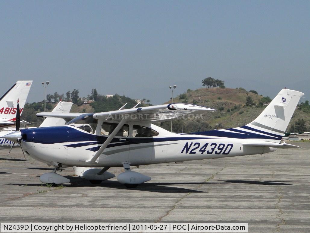 N2439D, 2006 Cessna T182T Turbo Skylane C/N T18208525, Parked near Howard Aviation