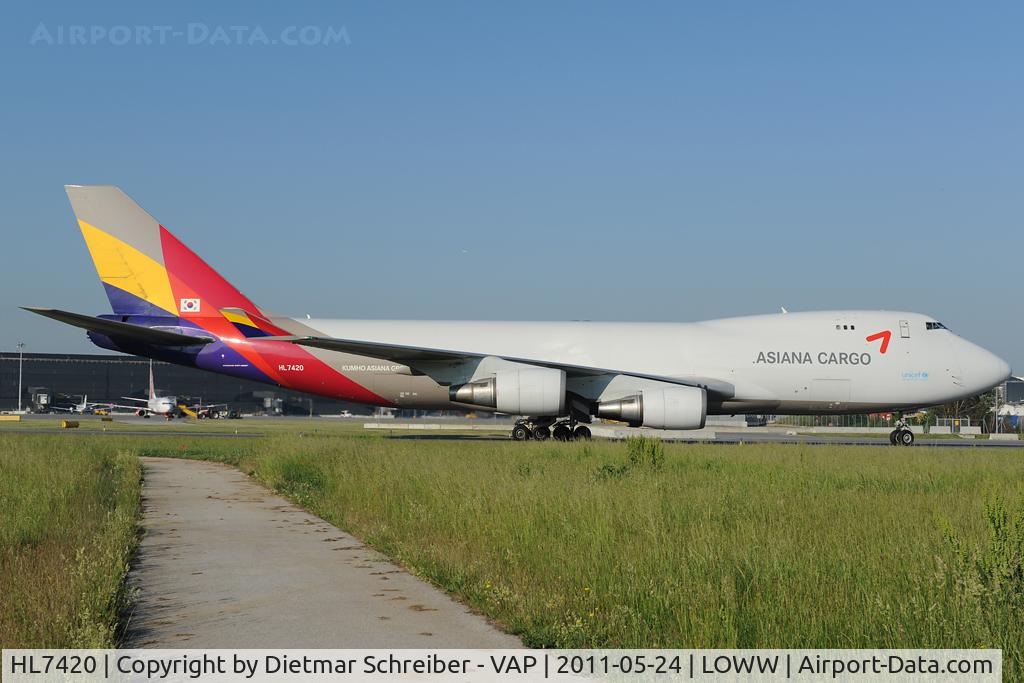 HL7420, 1995 Boeing 747-48EF (SCD) C/N 25783, Asiana Boeing 747-400