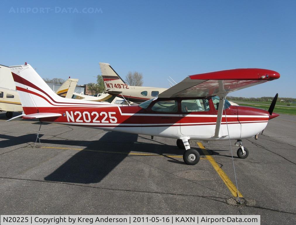 N20225, 1972 Cessna 172M C/N 17261110, Cessna 172M Skyhawk on the line.