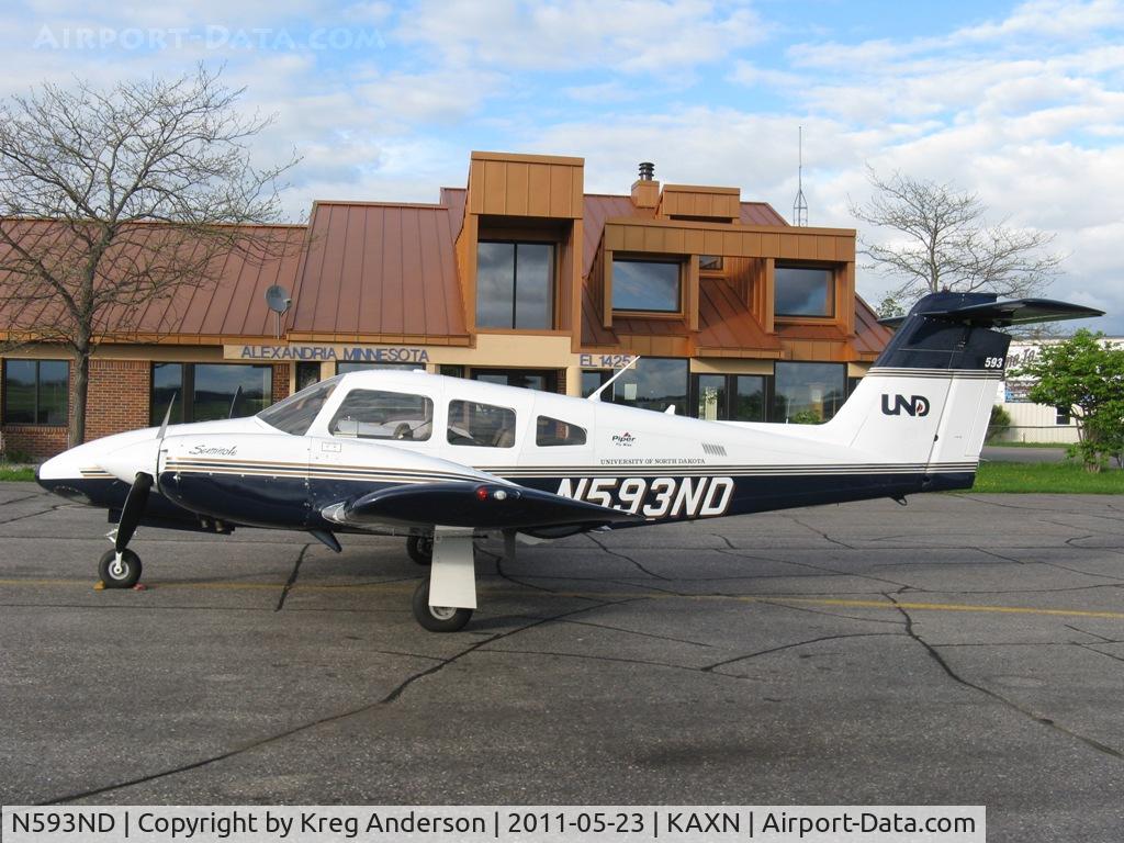N593ND, 2009 Piper PA-44-180 Seminole C/N 4496270, Piper PA-44-180 Seminole from the University of North Dakota outside the terminal building.
