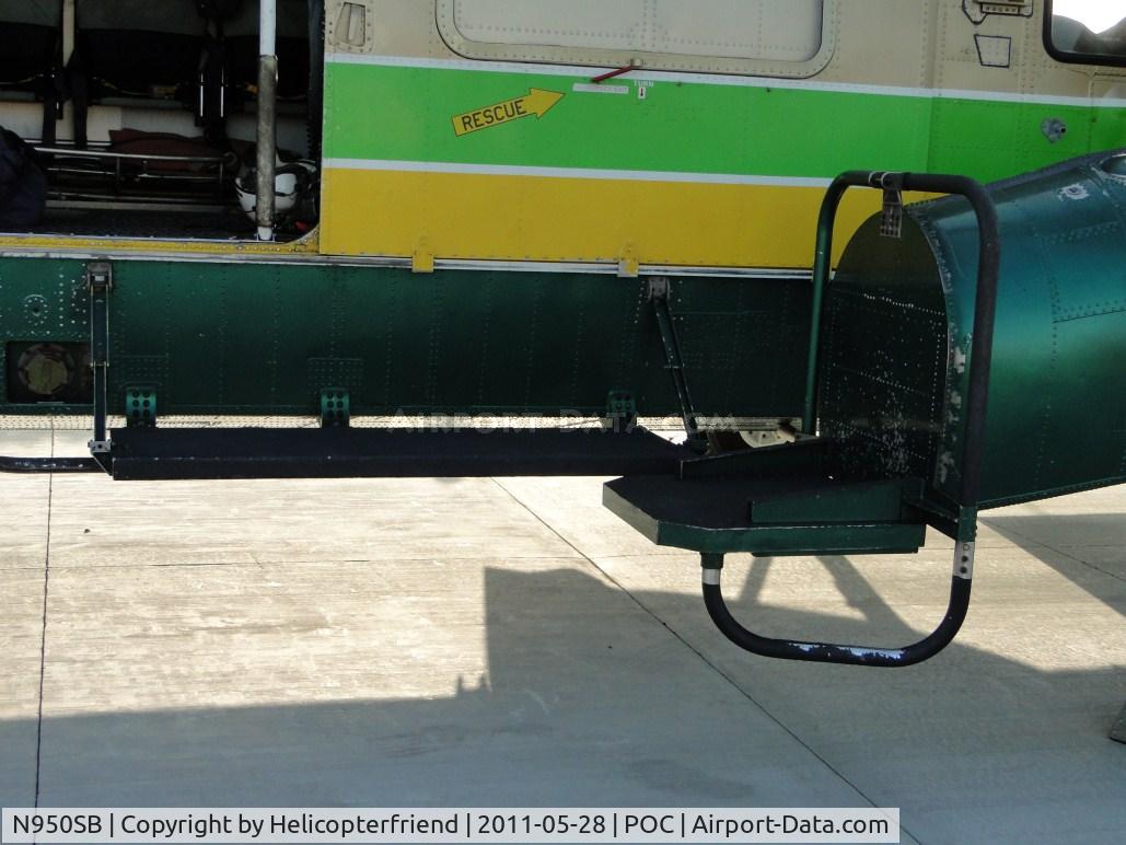 N950SB, Sikorsky SH-3H Sea King C/N 61372, Areas for rescuers to stand and work when receiving patients (Running board next to ship and platform at rear of wheel housing)