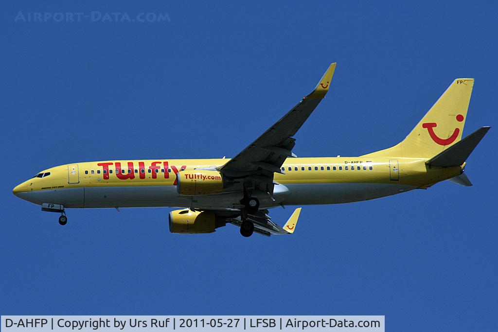 D-AHFP, 2000 Boeing 737-8K5 C/N 27988, on a visual approach for runway 33
