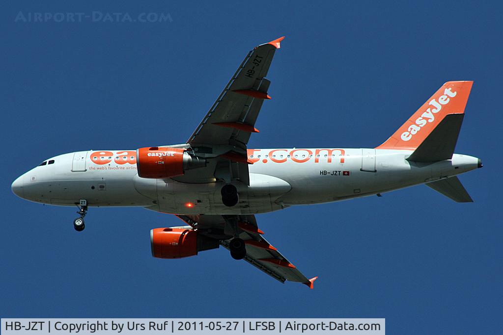 HB-JZT, 2005 Airbus A319-112 C/N 2420, on visual approach for runway 33