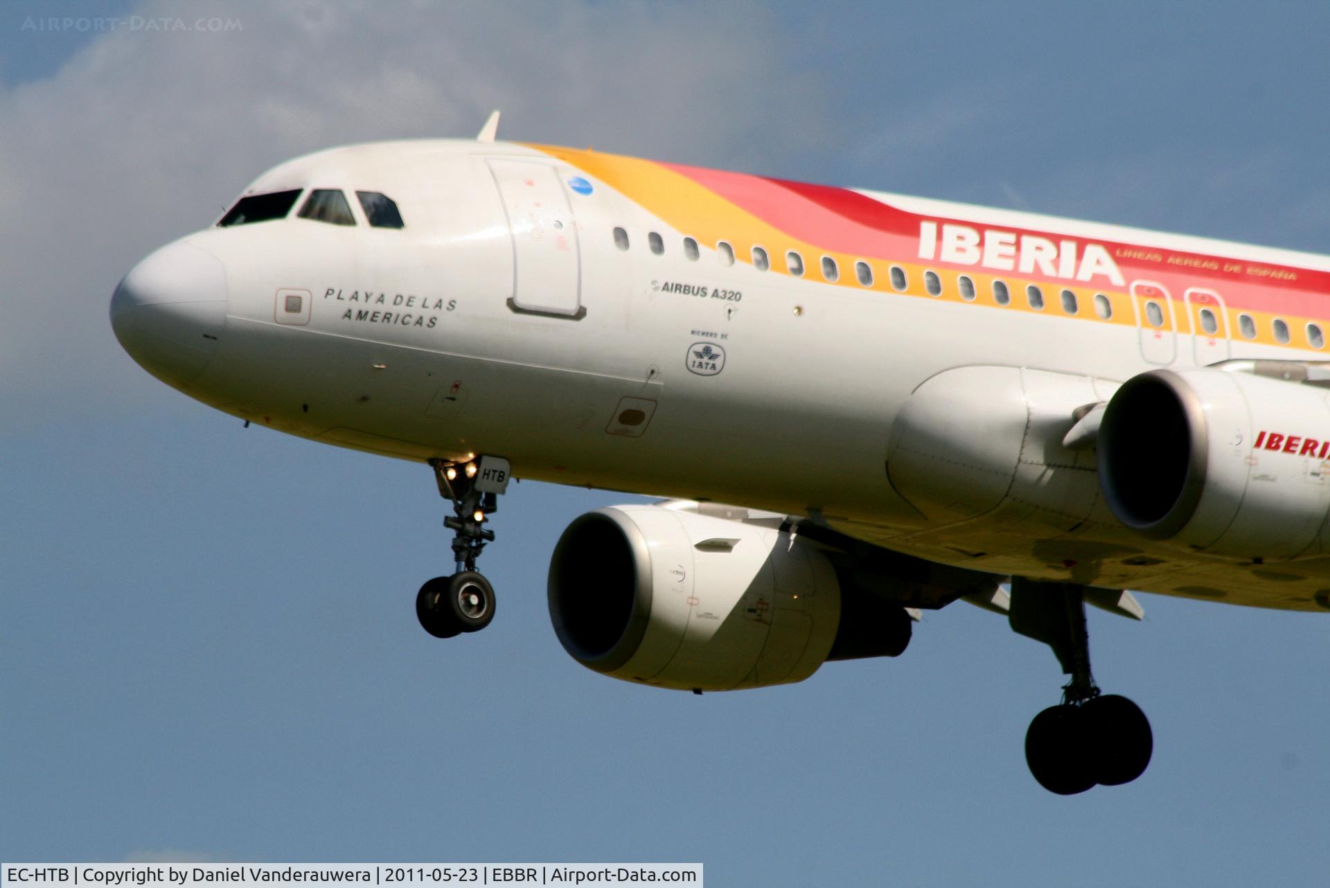 EC-HTB, 2001 Airbus A320-214 C/N 1530, Arrival of flight IB3206 to RWY 25L