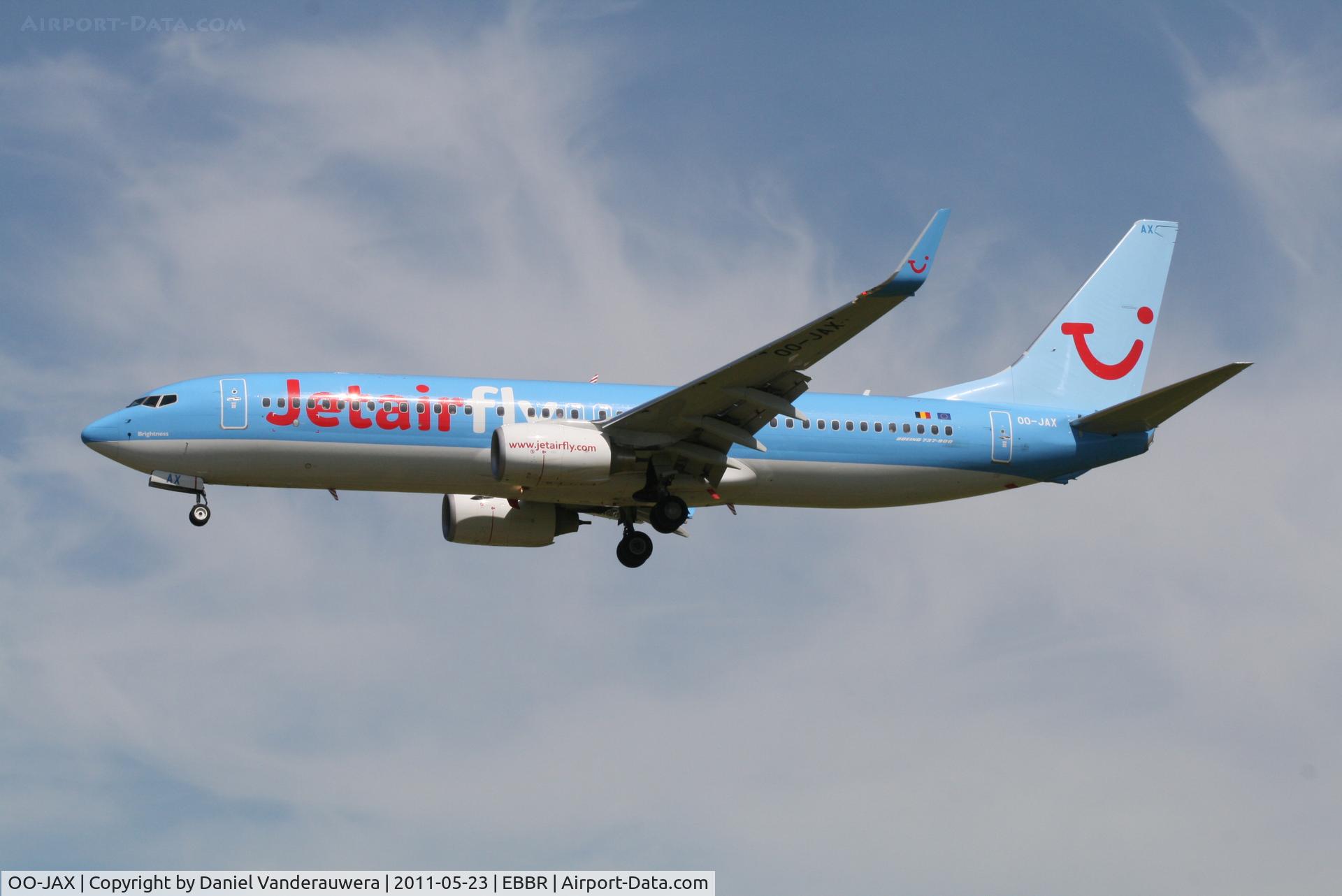 OO-JAX, 2010 Boeing 737-8K5 C/N 37238, flight JAF is descending to RWY 25L