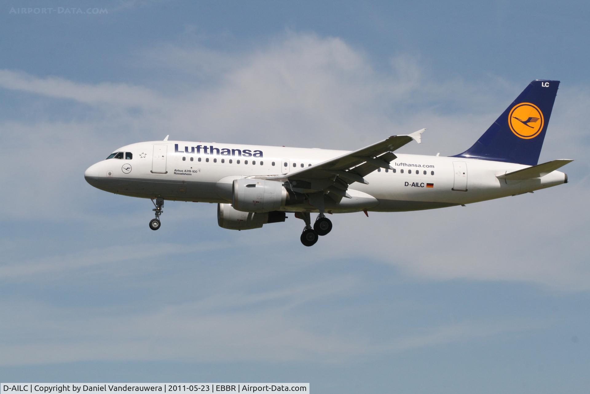 D-AILC, 1996 Airbus A319-114 C/N 616, Descending to RWY 25L