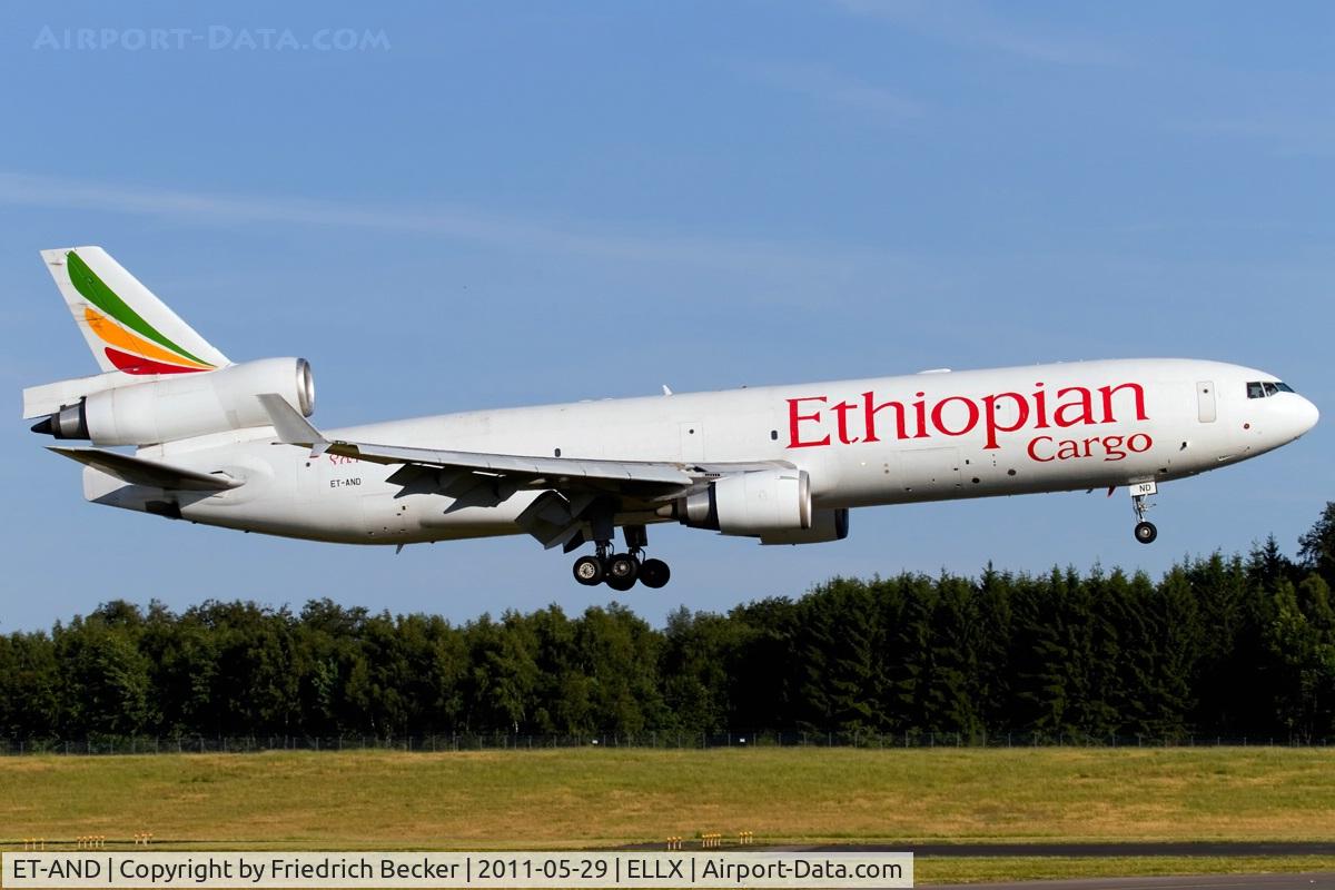 ET-AND, 1998 McDonnell Douglas MD-11F C/N 48780, on final RW24