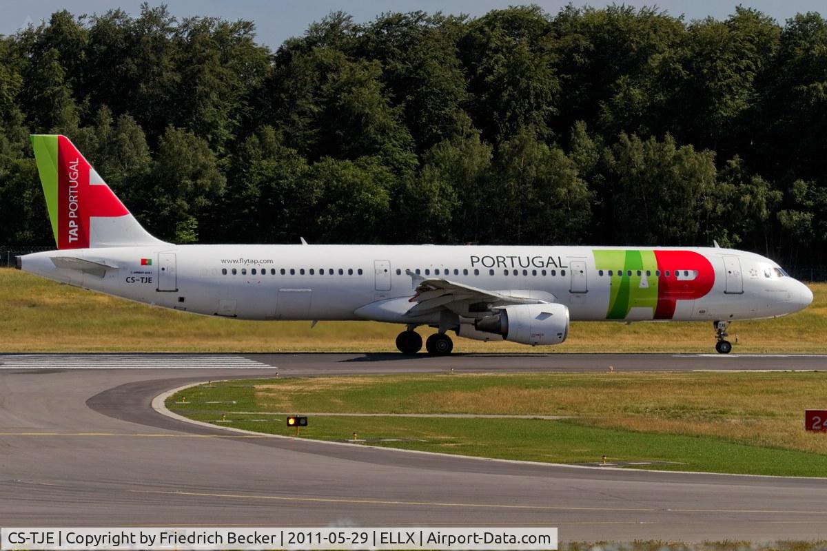 CS-TJE, 2000 Airbus A321-211 C/N 1307, line up for departure