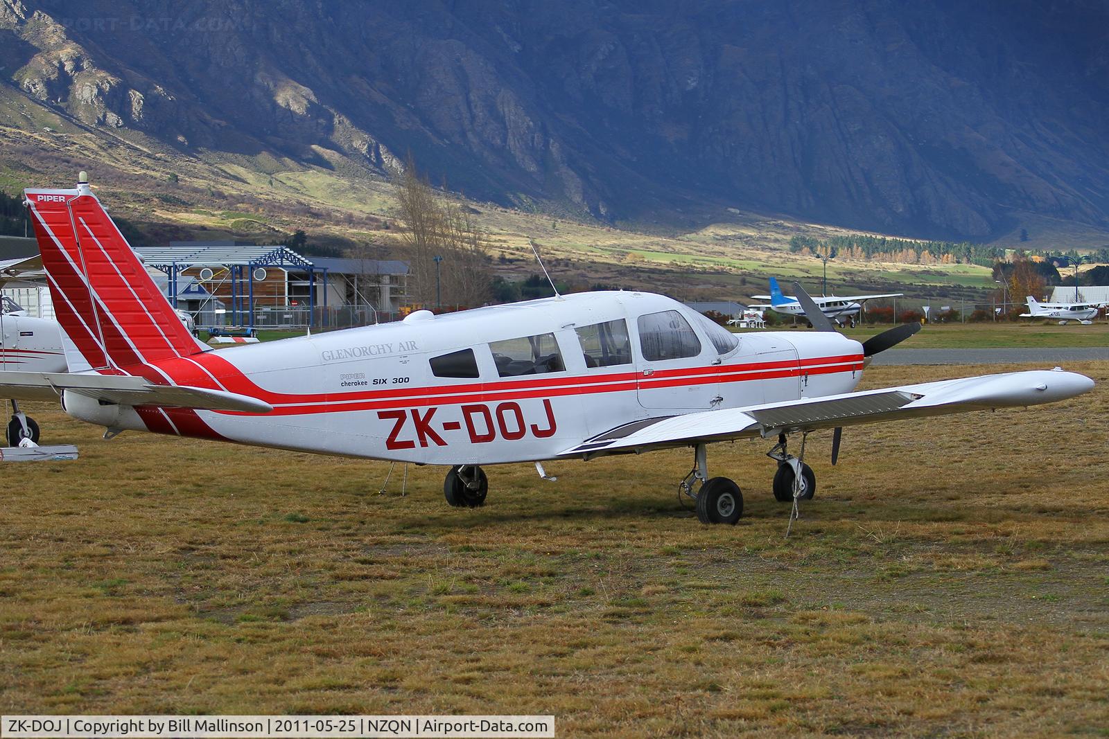 ZK-DOJ, Piper PA-32S-300 C/N 32S-40638, waiting for the snow.....and the tourists
